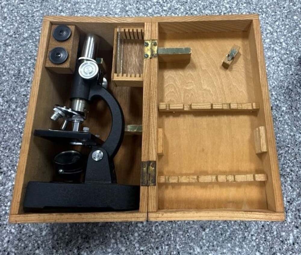 Telesar Student Microscope With Wooden Storage Box - Picture 3 of 3
